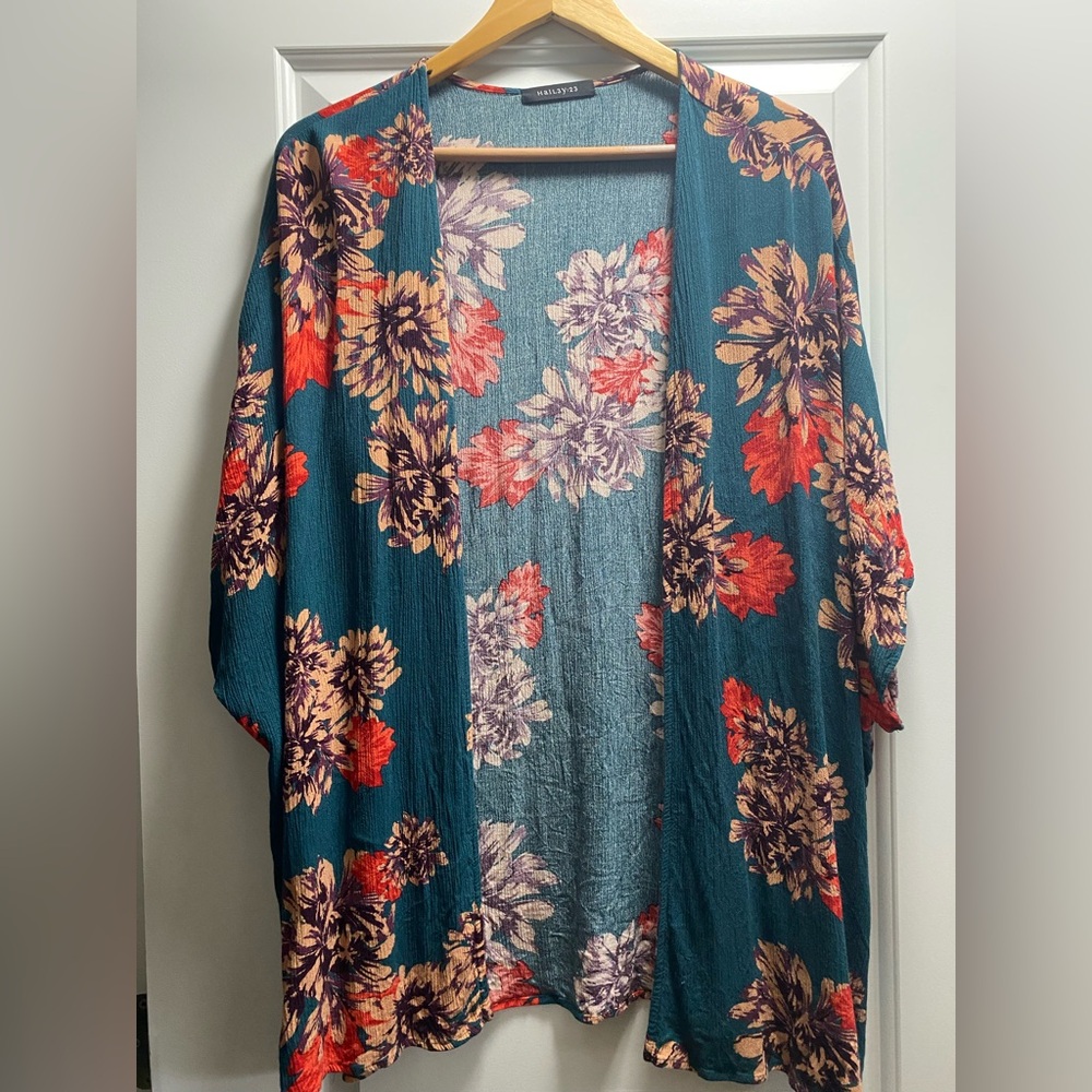 3/$20 Hail3y:23 Short Sleeve Floral Kimono L
